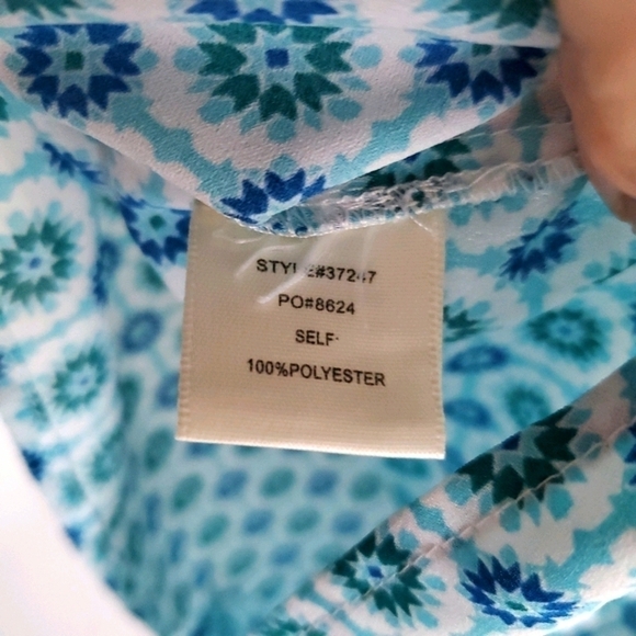 SKIES are Blue Split Neck Top - Picture 9 of 11